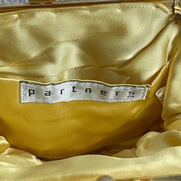 1930’s Gold Beaded ClamShell Design Opera Purse - Picture 7 of 16